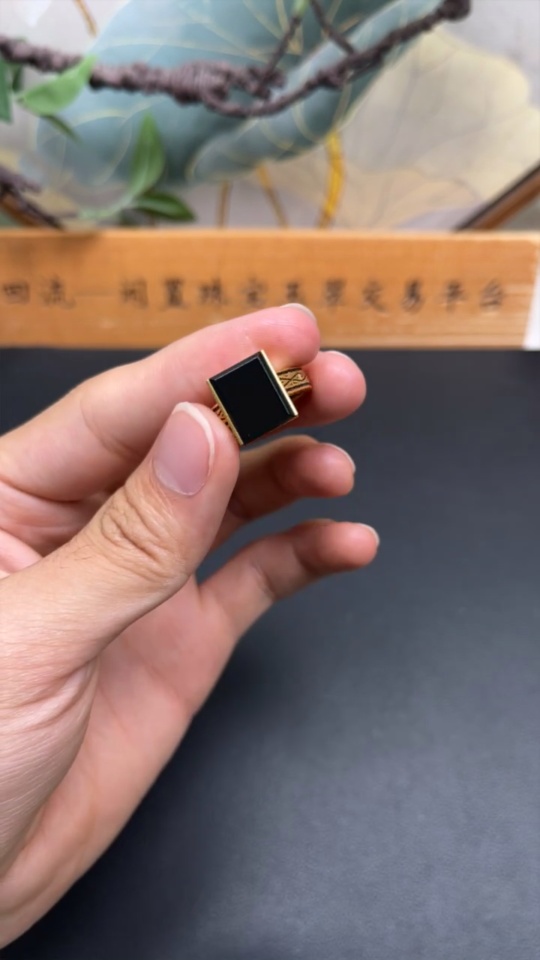 F33932430 Jadeite and 18K Gold Mounted Ring Size 17 Total Weight Approx. 8.4g