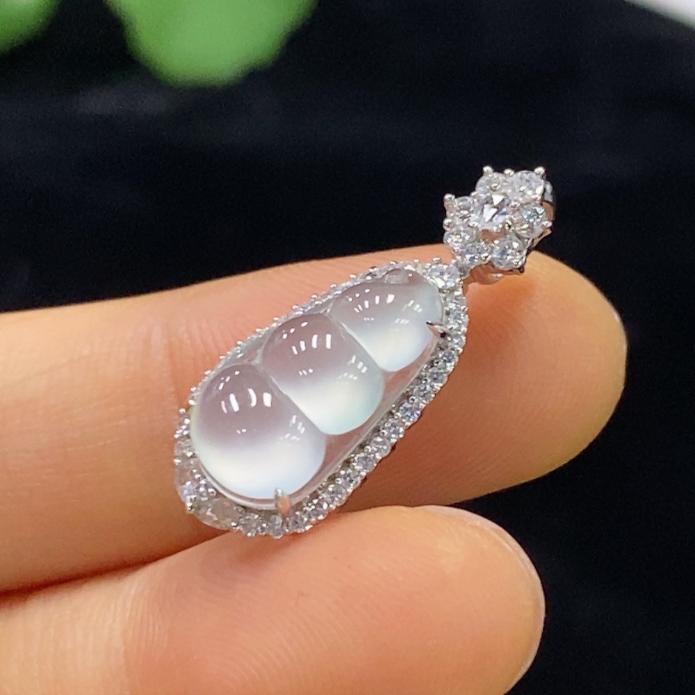 F34974227 Jadeite Auspicious Bean Pendant Set in 18k Gold with Diamond Accents, Total Weight Approximately 2.3g