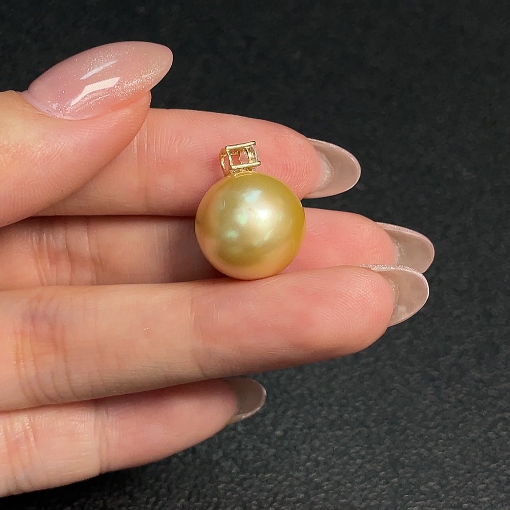 C32712585 Seawater Pearl Pendant 18K Gold Non-Diamond Color Origin Undetermined Total Weight Approx. 4.76g Size Approx. 14.4mm