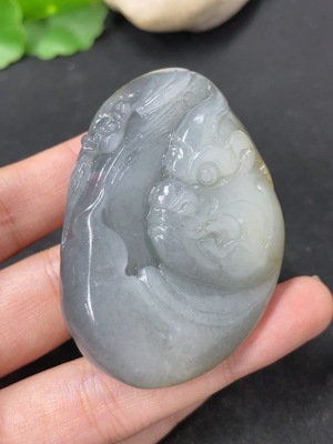 H46576340 和田玉挂件   瑞兽 皮色成因未定    货品总重约84.5g