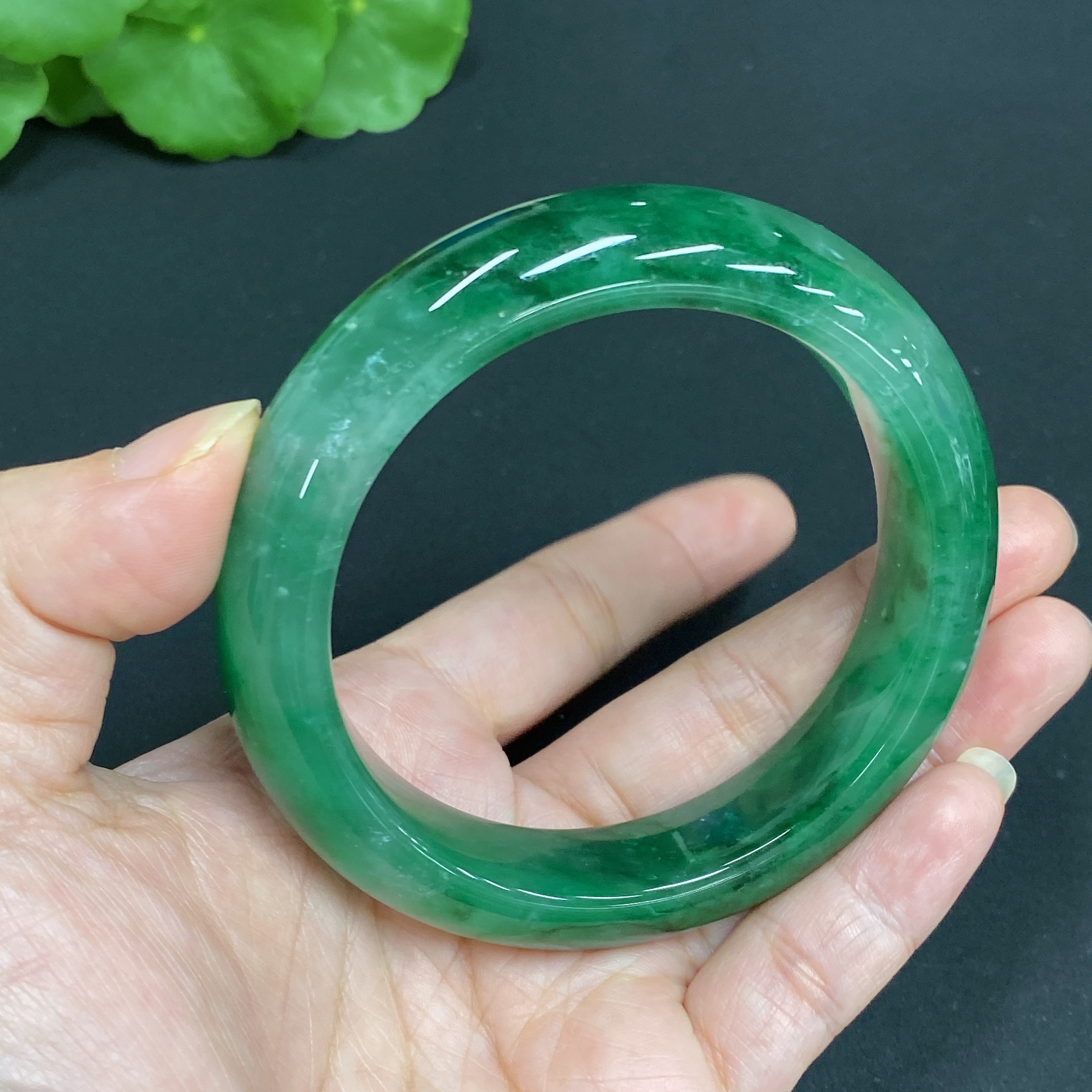 H34015501 African Emerald (Dulong Jade) Round Bracelet