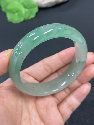 H42961316 非洲翠（独龙玉）正圈手镯 圈口54.5   货品总重约49.5g