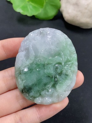 F46601391 翡翠荷叶鱼挂件 货品总重约30g