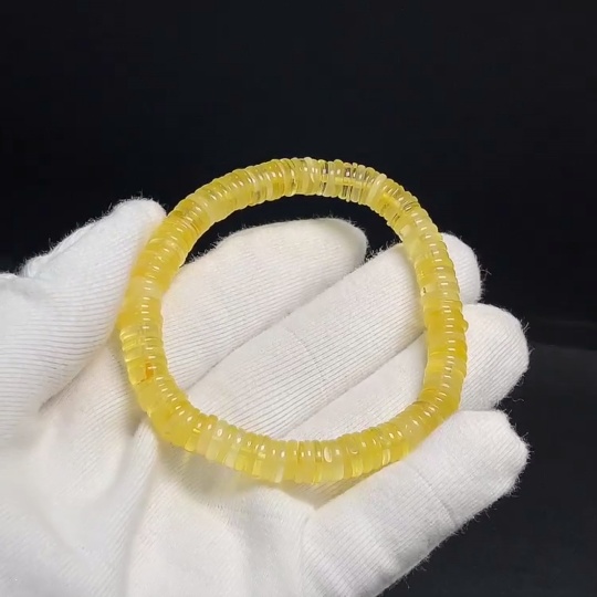 C30469492 Amber Beeswax Bracelet, about 7.4mm, total weight about 7.35g