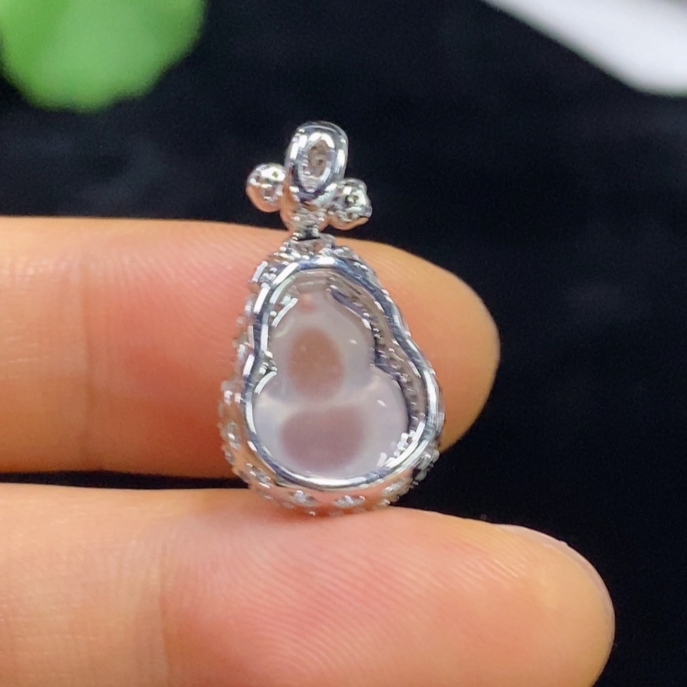 F34974907 Jadeite Gourd Inlaid Pendant 18k Non-Diamond (1 piece) Total Weight Approx. 2.87g