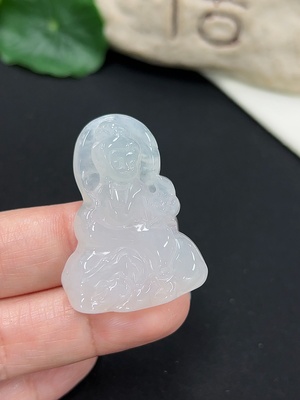 F46545643 翡翠挂件观音 货品总约重13.5g