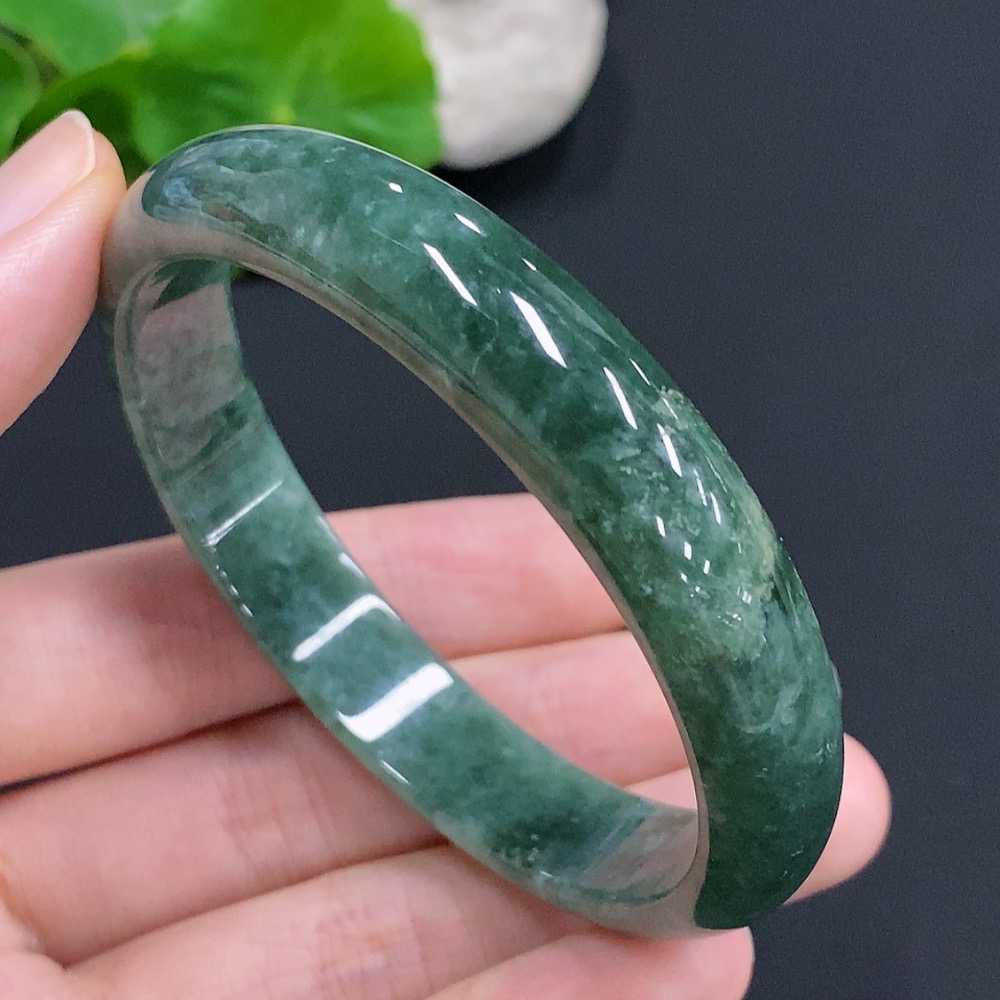 F30542980 Jadeite Round Bangle (Total Weight: Approx. 39.8g, Inner Diameter: 58)