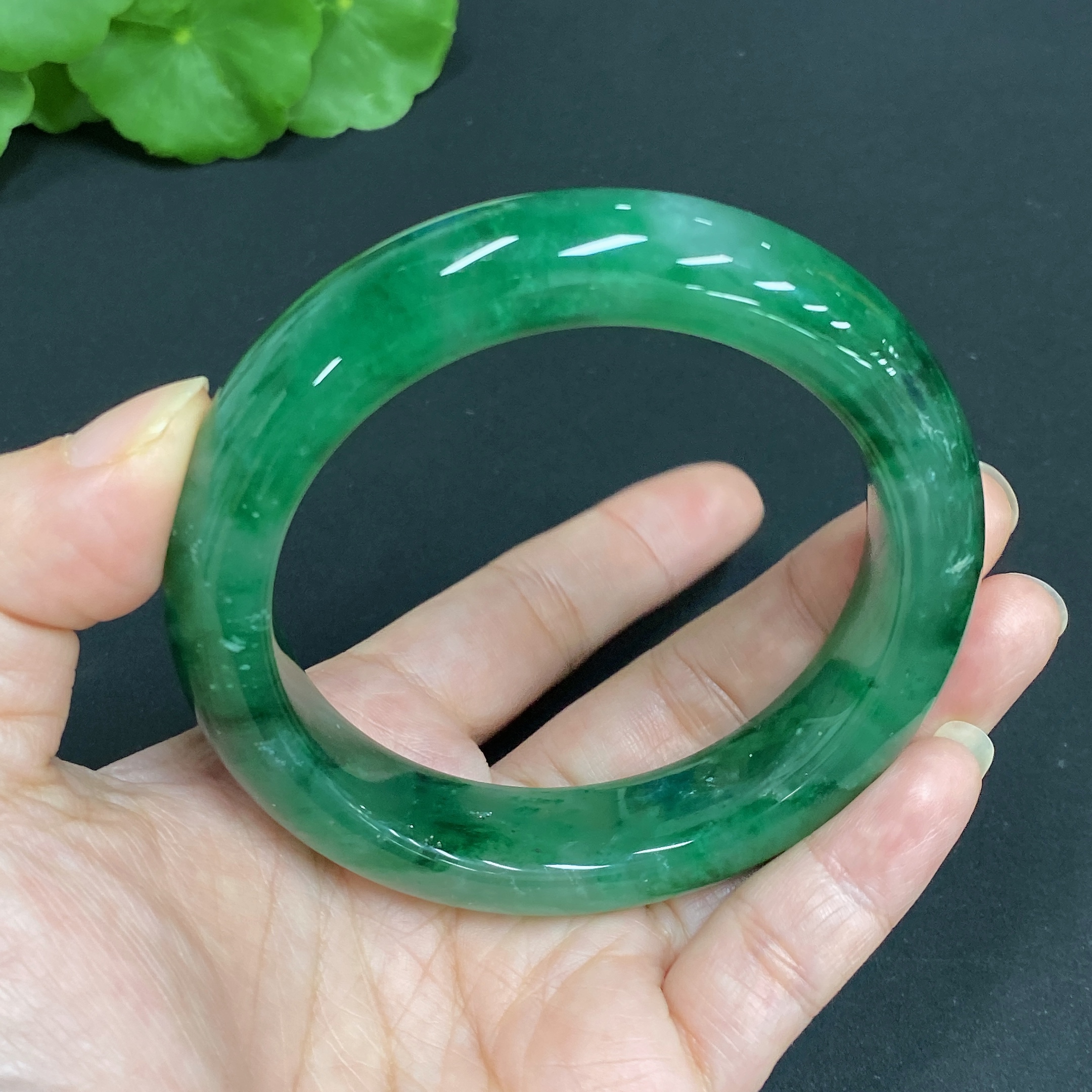 H34015501 African Emerald (Dulong Jade) Round Bracelet