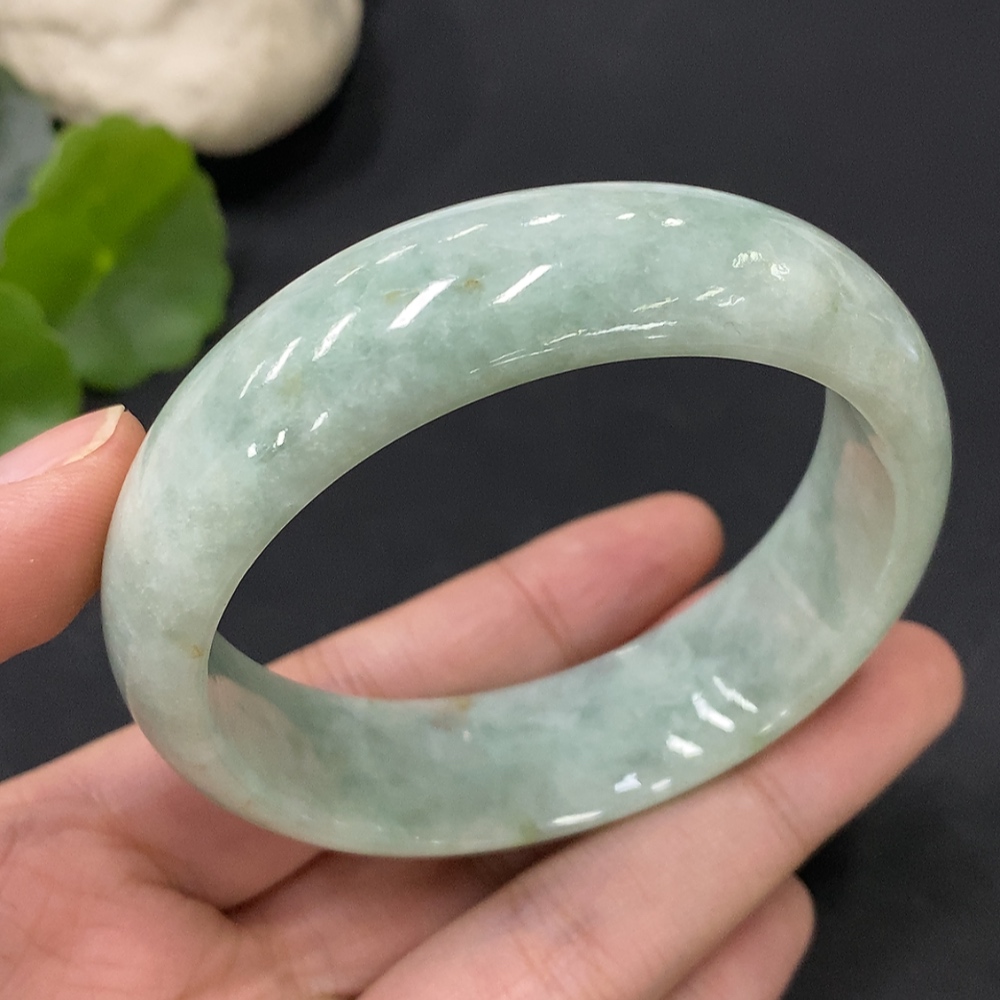 F28198108 Jadeite Round Bangle