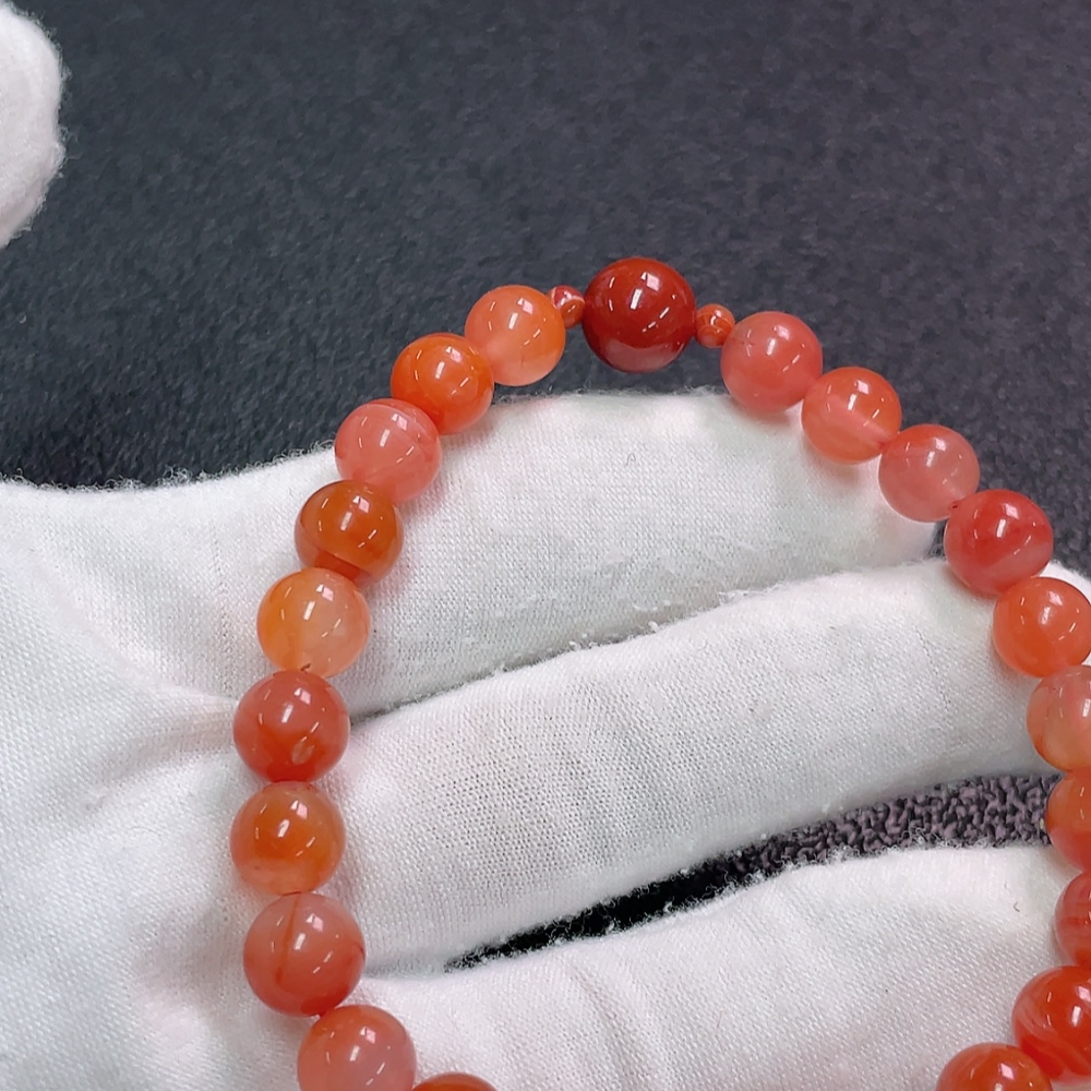 C33890636 Red Agate Bracelet with Visible Organic Matter, Non-Natural Accent Stones, Total Weight Approx. 19.23g, Size 7.8mm (Including Impurities)