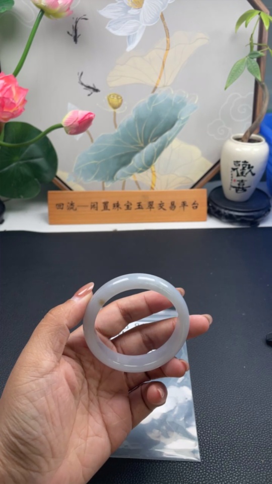 F33840114 Jadeite Regular Bangle (approx. 55.59g total weight, size 55.6)