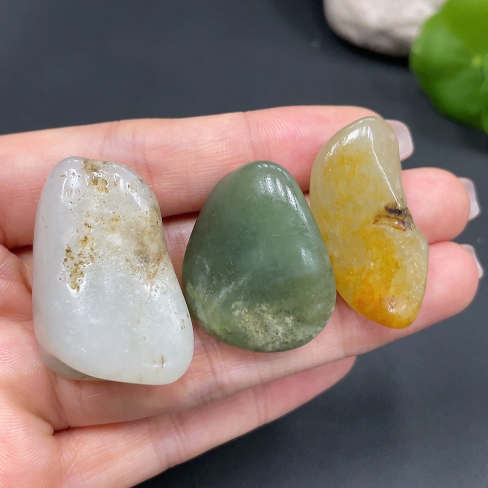 H23605557 Hetian Jade, undetermined origin of skin color, total weight approximately 39.9g