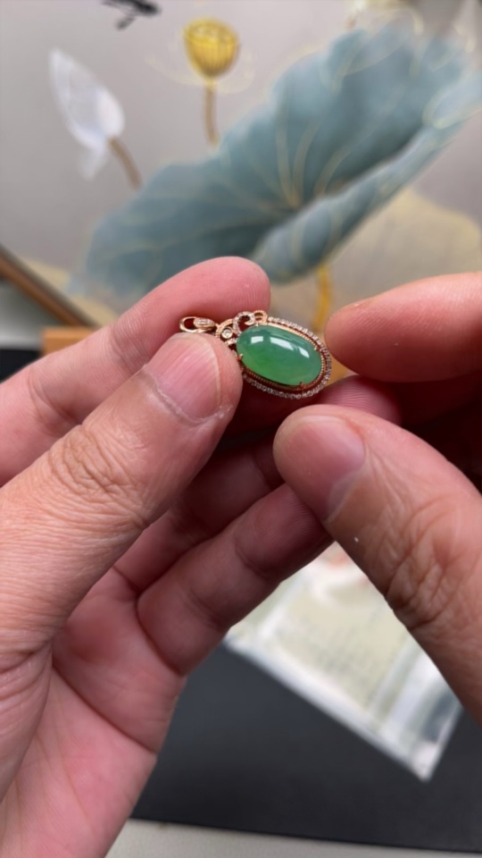 F25929324 Jadeite Cabochon Pendant with 18K Gold Mount, Total Weight Approx. 2.86g