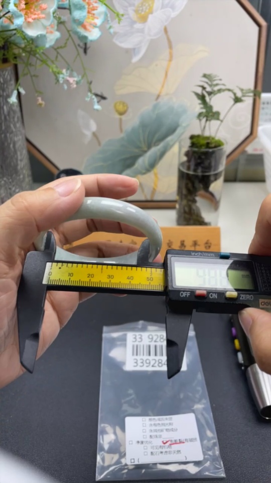 F33928452 Jadeite Round Bracelet Size 57.2 Total Weight Approx. 41.25g With Crack