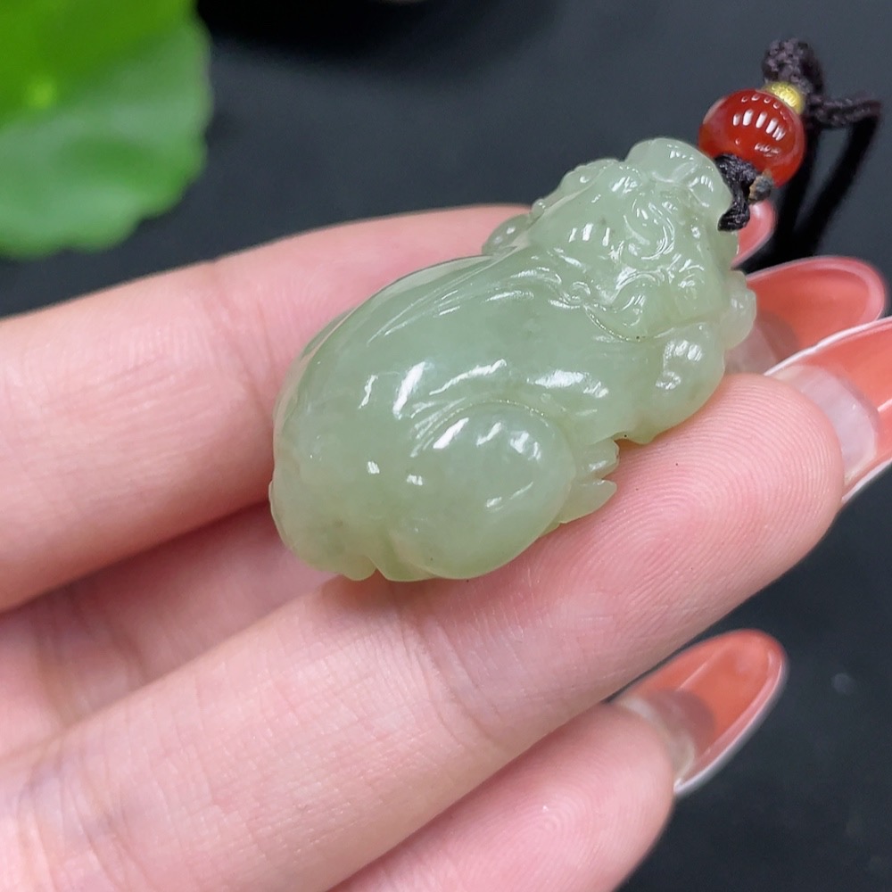 H34053560 Hetian Jade Pendant Pi Xiu