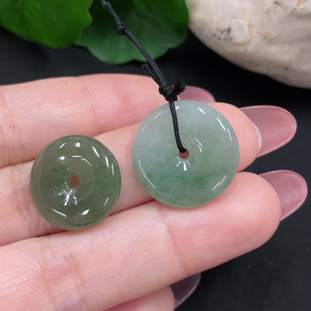 F34012498 Jadeite Peace Knot Pendant