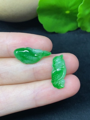 F45335400 翡翠挂件 一手走 总重约1.47g
