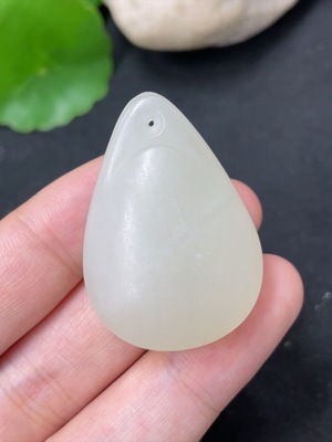 H41944886 和田玉挂件   仿古牌     货品总重约18.5g