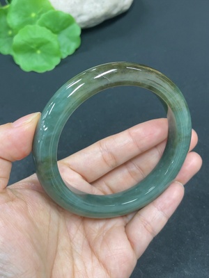 H42954614 和田玉正圈手镯    圈口60.8    货品总重约68.1g  有修补