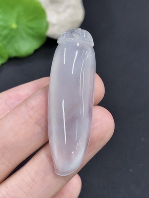 F46602810 翡翠福瓜挂件 货品总重量约8.5克
