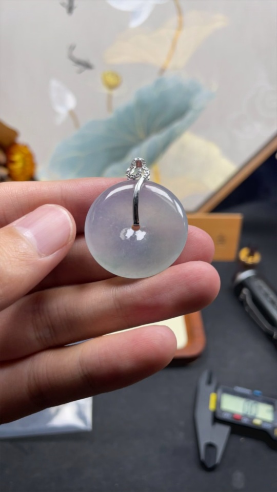 F30493047 Jadeite Peace Pendant with 18K Gold and Diamond Accents, Total Weight Approx. 10.1g