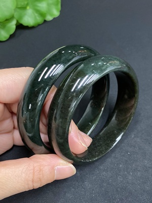 H34015196 Hetian Jade Round Bracelet Size 55.7/57.4 Total Weight Approx. 103.3g