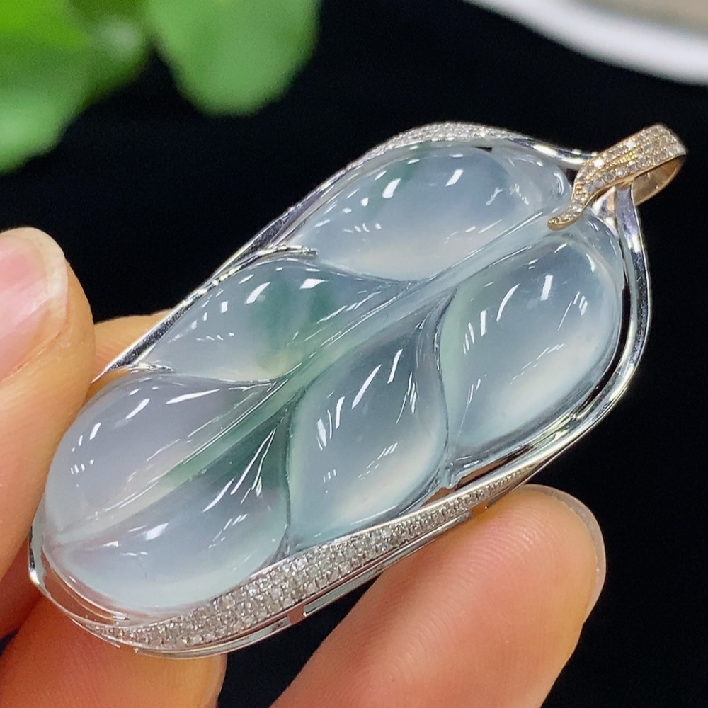 F35114186 Jadeite Leaf Inlaid Pendant No Stamp 18k Gold Content Diamond Accent Total Weight Approximately 10.87g