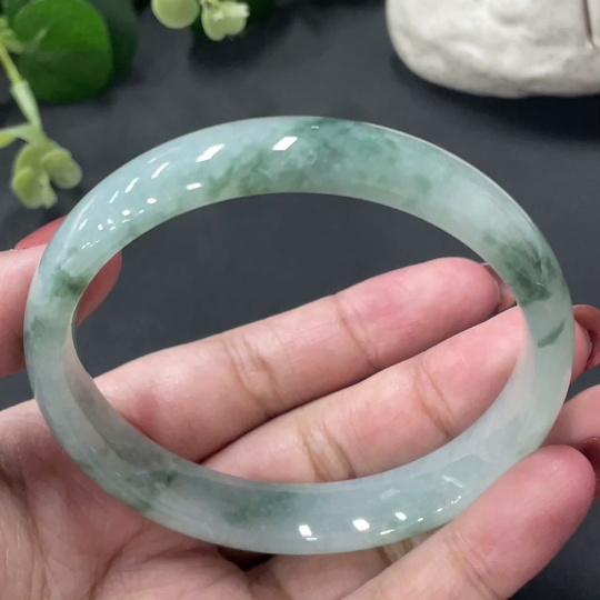 F13445348 Jadeite Regular Bangle 59.5 Loop Size