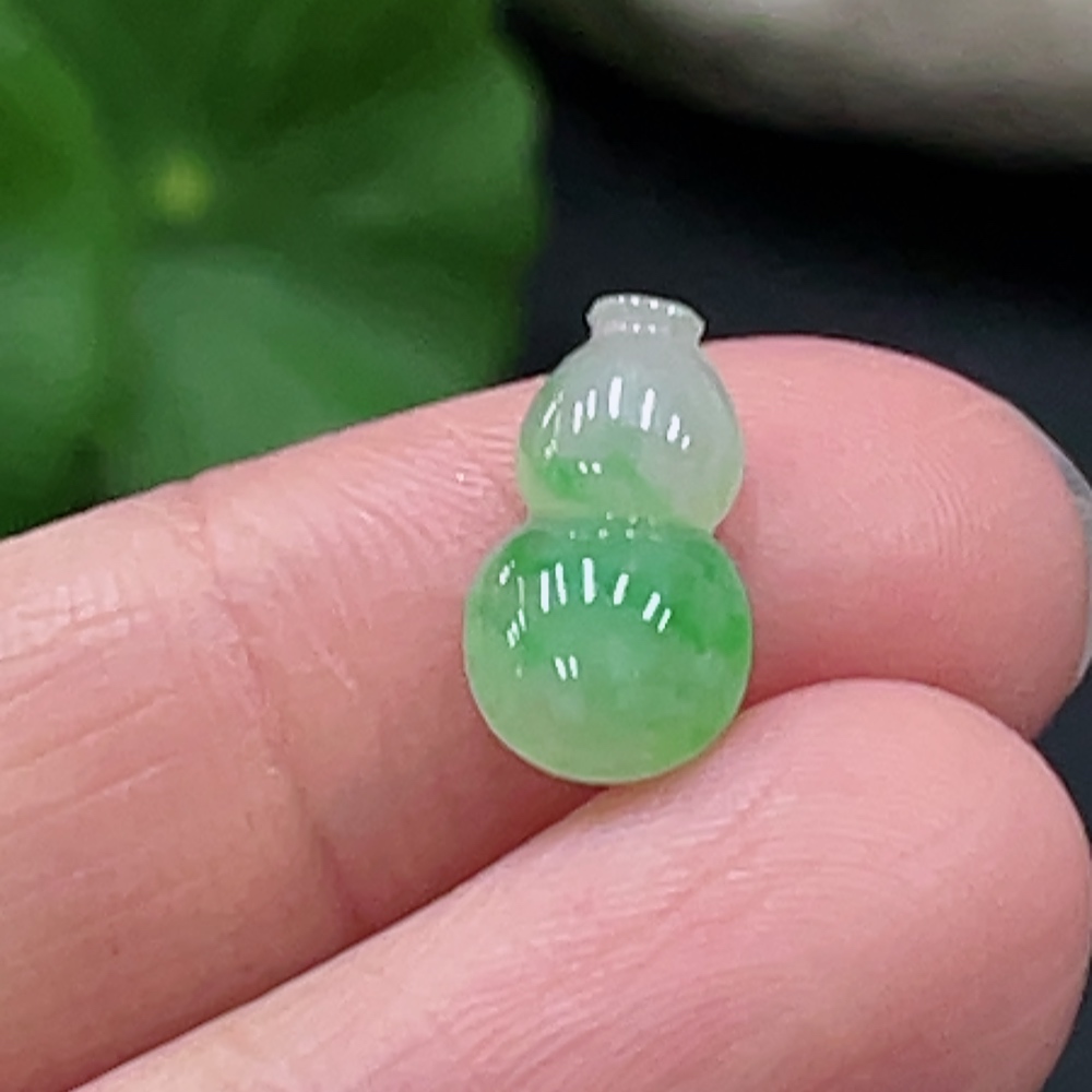 F26996600 Jadeite inlay, total weight approx. 0.68g