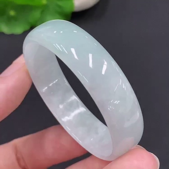 F29337141 Jadeite round bangle, total weight approximately 20.4g, size 46