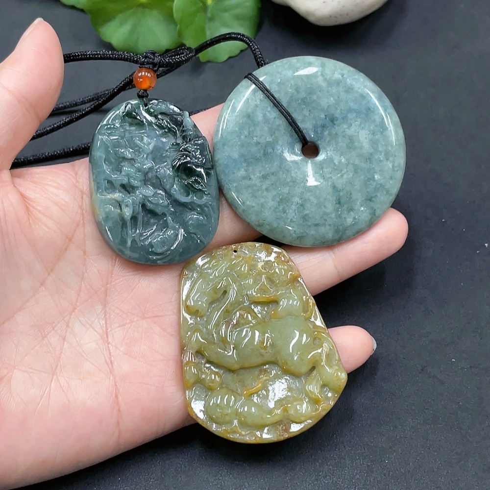 F18988878 Jadeite Pendant