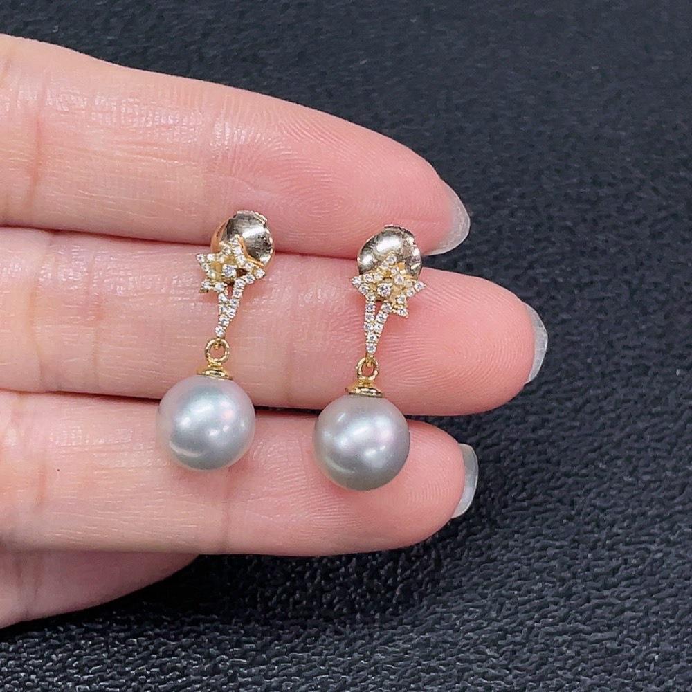 C33891523 18k seawater pearl earrings, color origin undetermined, total weight approx. 3.53g, size approx. 8.7mm