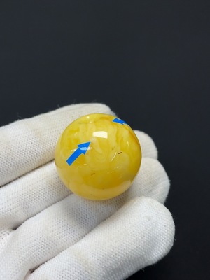 C46534605 琥珀蜜蜡挂件 局部可见修补 货品总重约12.62g