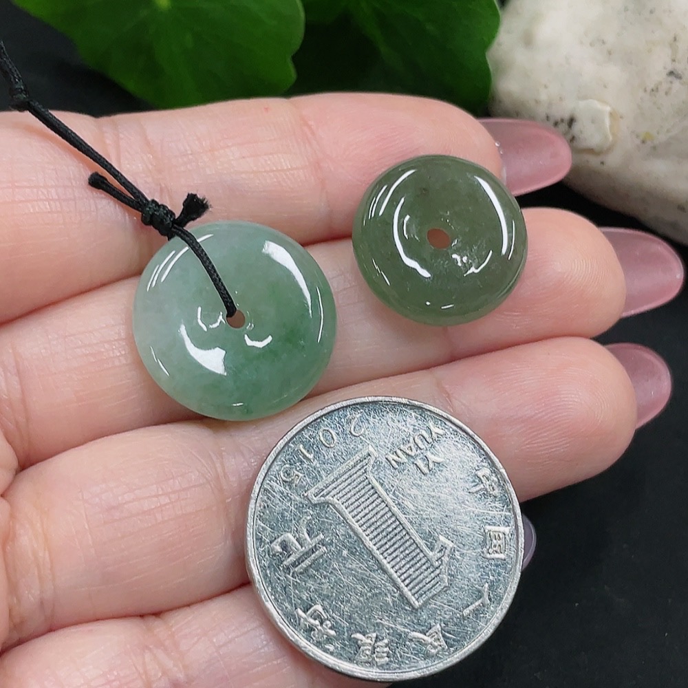 F34012498 Jadeite Peace Knot Pendant