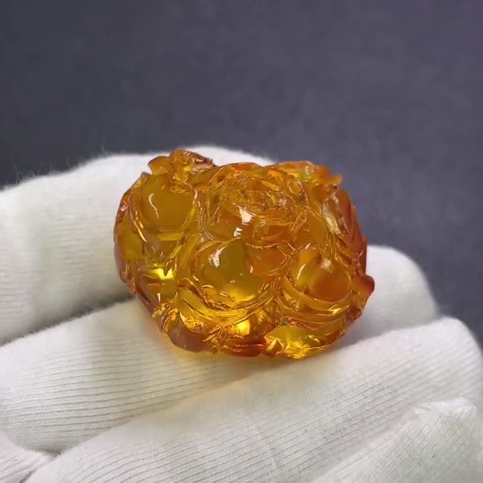 C30510271 Amber Beeswax Pendant with Colorless Coating, Total Weight Approx. 10.71g