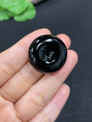 H46559345 和田玉挂件   平安扣   货品总重约13.2g