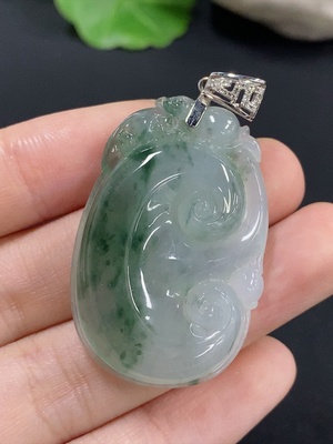 F41937003 翡翠如意挂件 18k金扣头 配镶钻石  货品总重约13.65g