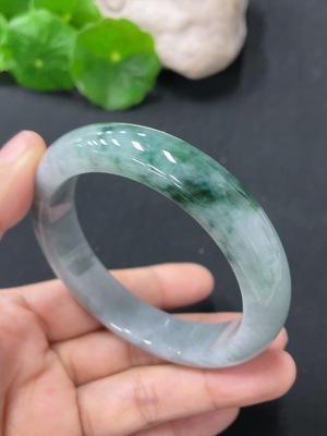 F36276057 翡翠正圈手镯 圈口51.5mm 货品总约重48.13g