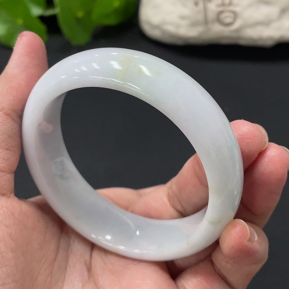 F30518654 Jadeite Regular Bangle (Total Weight: Approx. 69.7g; Inner Diameter: 55.3)