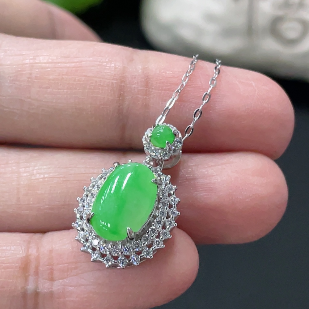 F35080252 Jadeite cabochon inlaid pendant, non-gold setting, total weight approx. 3.42g