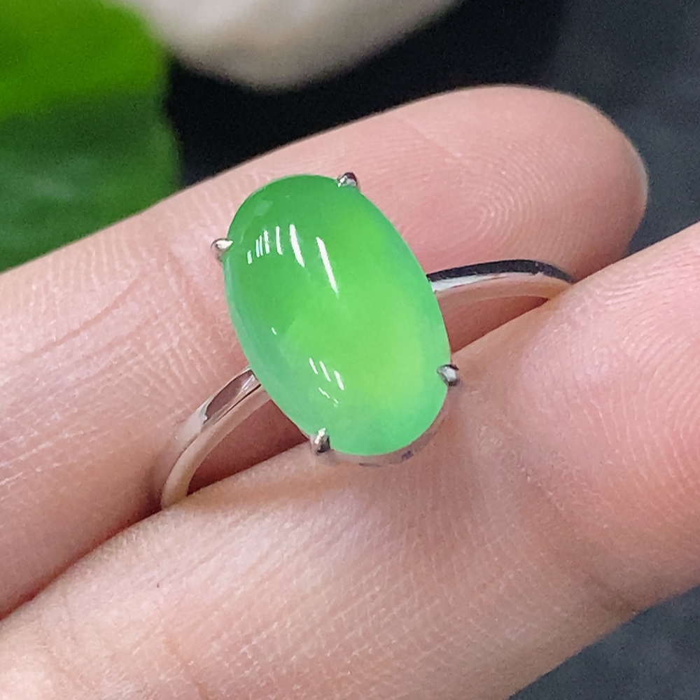 F33930208 Jadeite Ring with 18k Mounting Size 19 Total Weight Approx. 3.45g