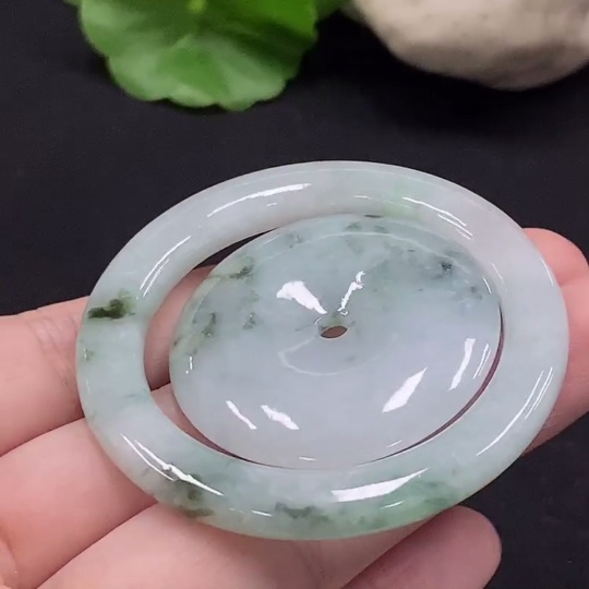 F34028662 Jadeite mother-child button set containing other mineral components