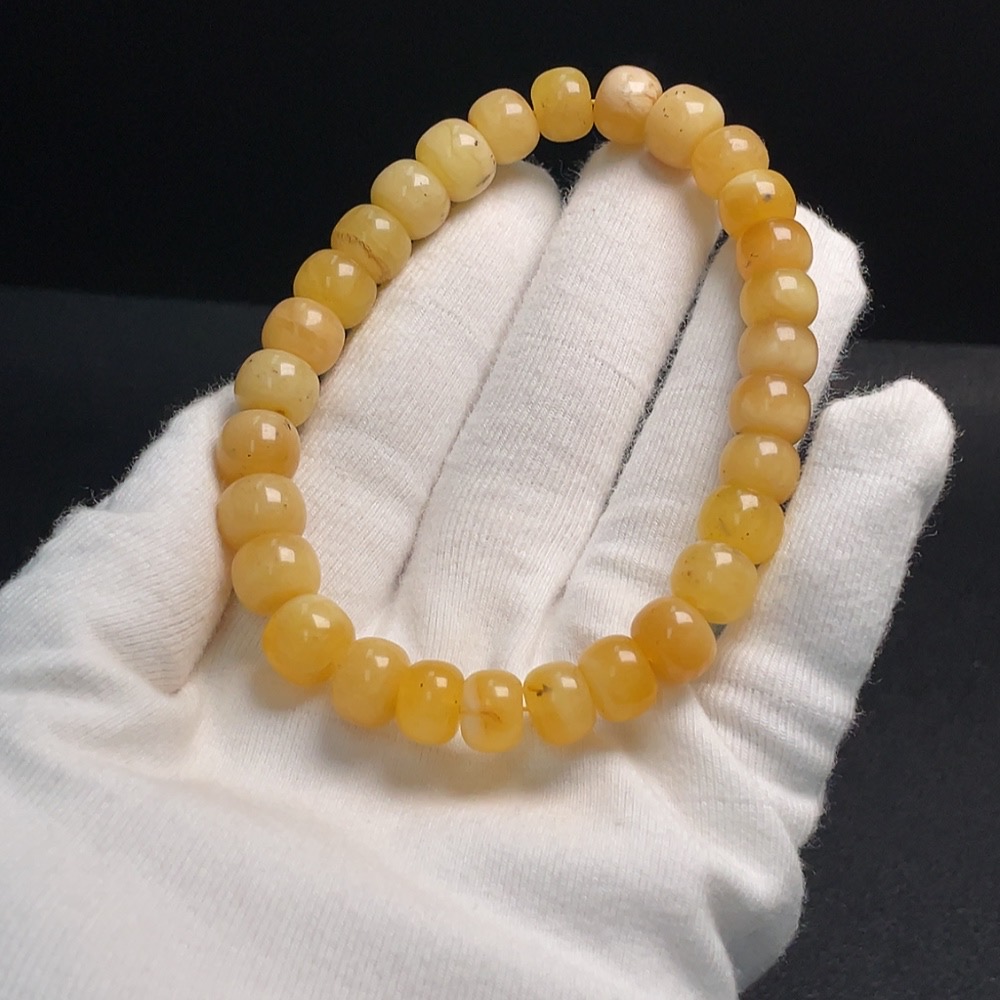 C28276304 Amber Honey Beeswax Bracelet, approx. 8.9mm, total weight approx. 12.31g