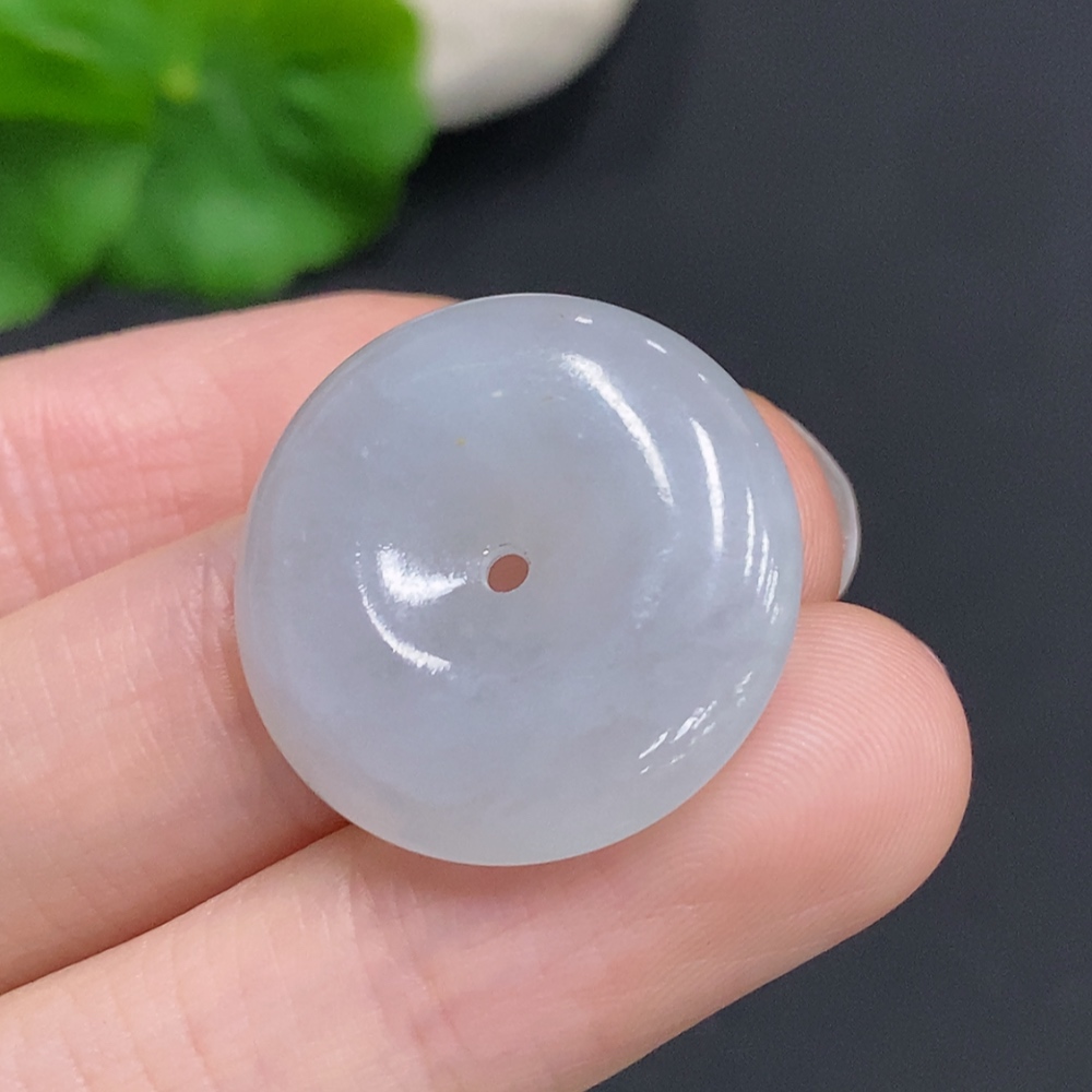 F35160155 Jadeite Peace Knot, Total Weight Approx. 5.5g