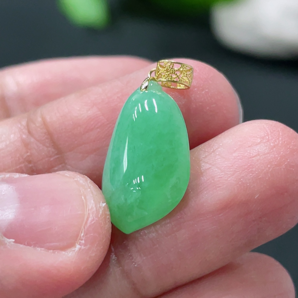 F33935235 Jadeite Peach Pendant with 18K Gold Clasp, Total Weight Approx. 1.68g