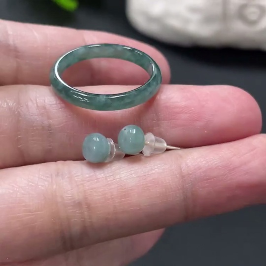 F33910047 Jadeite Ear Stud + Ring Non Gold Inlay Size 17