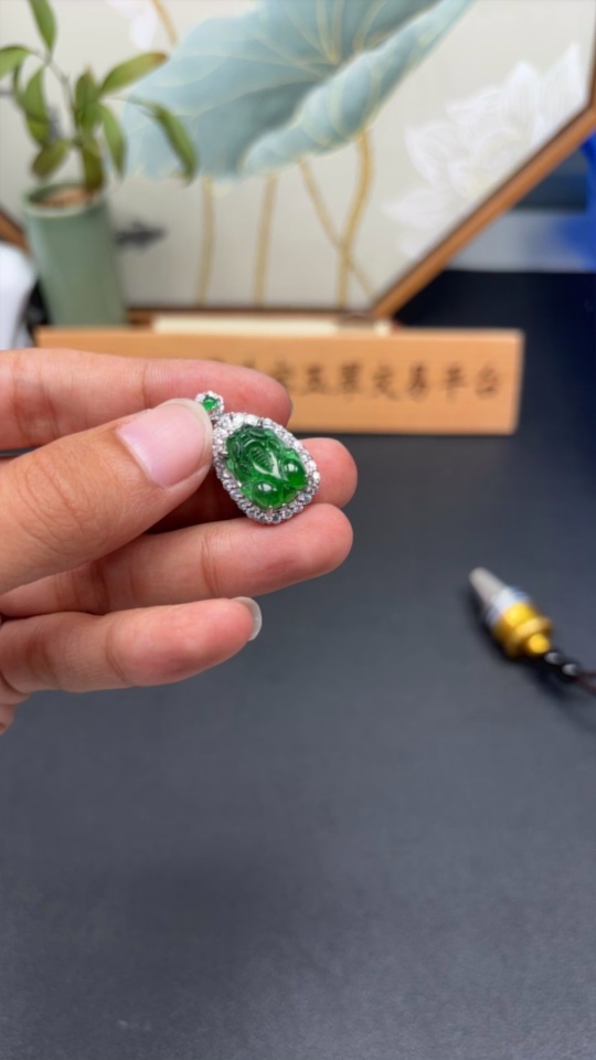 F34013158 Jadeite Inlaid Pendant Total Weight Approx.4g Non-Gold Inlaid With Non-A Grade Beads