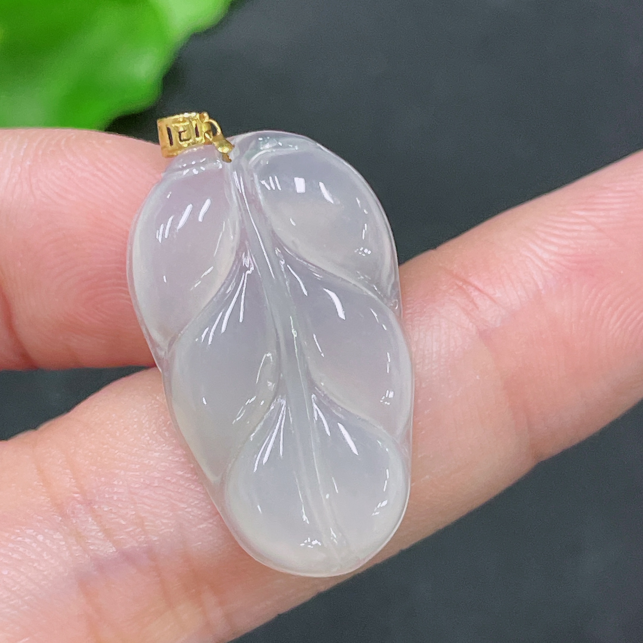 F33894196 Jadeite Leaf Pendant 18K Gold Total Weight Approx. 2.5g