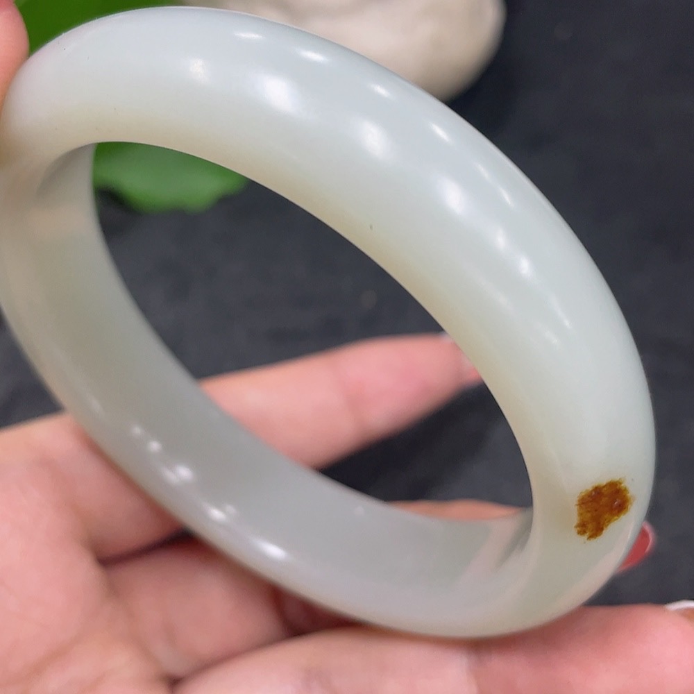 H34979385 Hetian Jade Round Bracelet Size 59.7 Total Weight Approx. 64.8g Color Origin Undetermined Contains Other Mineral Components