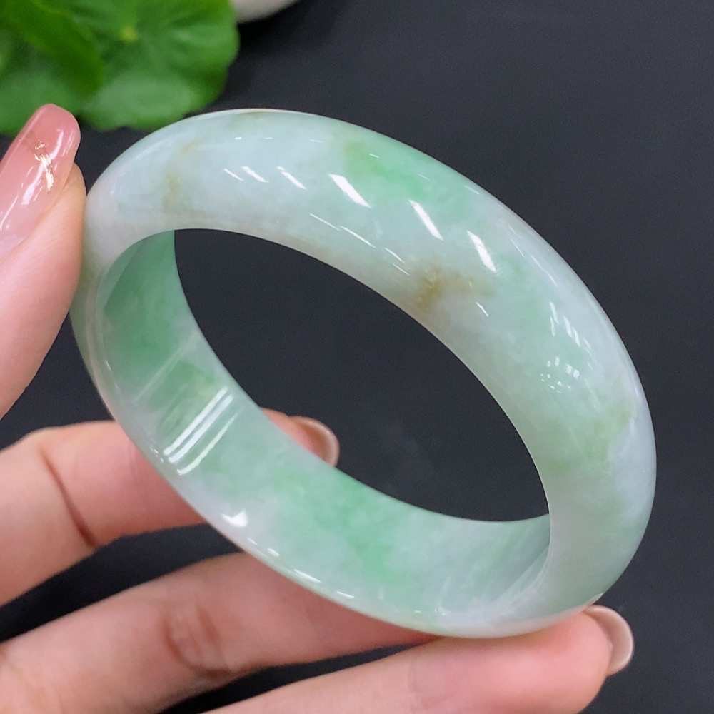 F26015955 Jadeite Round Bangle